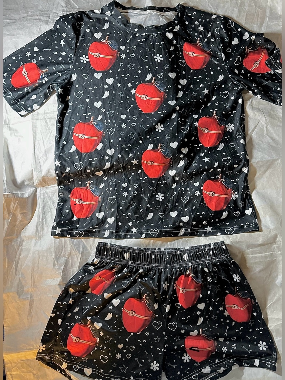 Designer Inspired Medium Women’s Short & Shirt Pajama Set w/Red Heart Print NWOT